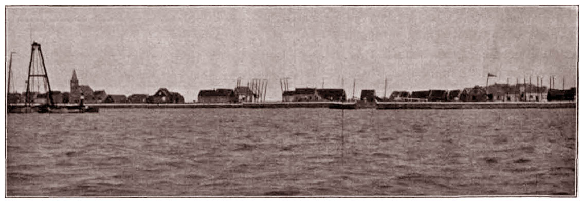 Marken uit zee gezien.