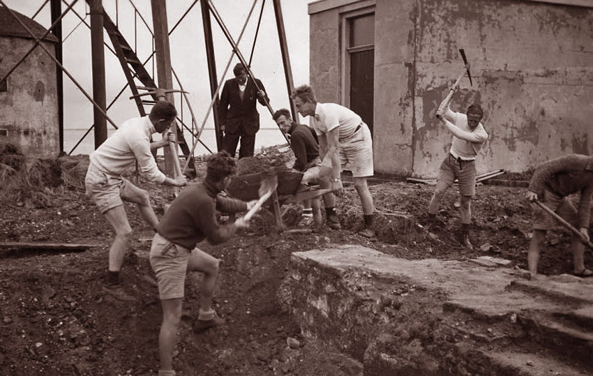 05-Met schop en houweel 1940